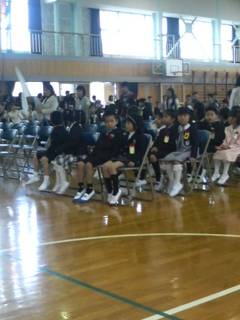Ｈ２２．４．０６　岩松中学校卒業式と、北小学校卒業式に出席しました_c0161833_1002537.jpg