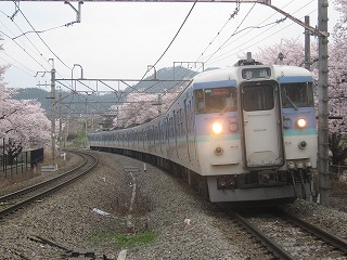 勝沼ぶどう郷駅で中央線を撮影_c0222209_1834022.jpg