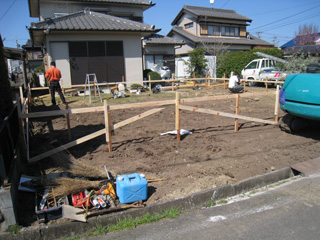 「舟津の家」丁張り_b0179213_1692739.jpg
