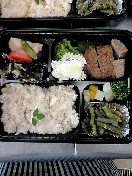 翌日のお花見弁当_f0050226_0262330.jpg