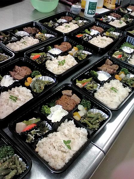 翌日のお花見弁当_f0050226_0264197.jpg