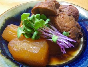 骨なしテビチとシブイの煮付け コトコト島ごはん