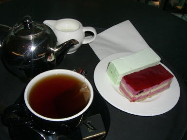 ロイヤルオペラハウスでお茶はいかが?_d0127182_1732268.jpg