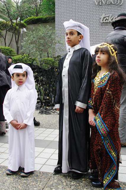 湾岸の少年 写真でイスラーム