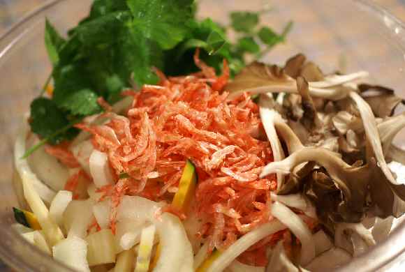 《居酒屋メニューde晩ご飯》ジャンボ掻き揚げ／ズケ鮪とエノキ茸の磯辺巻き揚げ／他です。_b0033423_16234774.jpg