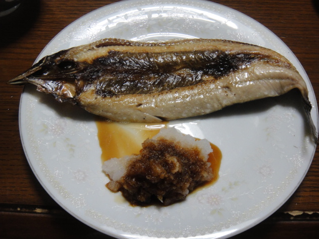 秋刀魚の開き、豚バラ肉の水煮と醤油煮、銀ダラの西京味噌漬け、塩ラーメンです。_a0143437_2356975.jpg