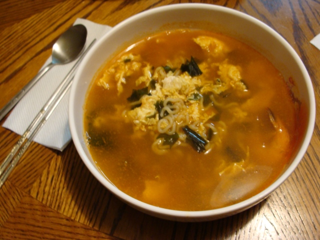 満腹亭メッカ KOREAN NOODLE作ってもらいました。_c0144020_1353441.jpg