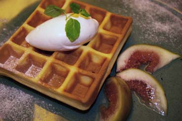 ふわふわワッフル With いちじくコンポート エットハミアメドとお料理しましょ スローフードが好き