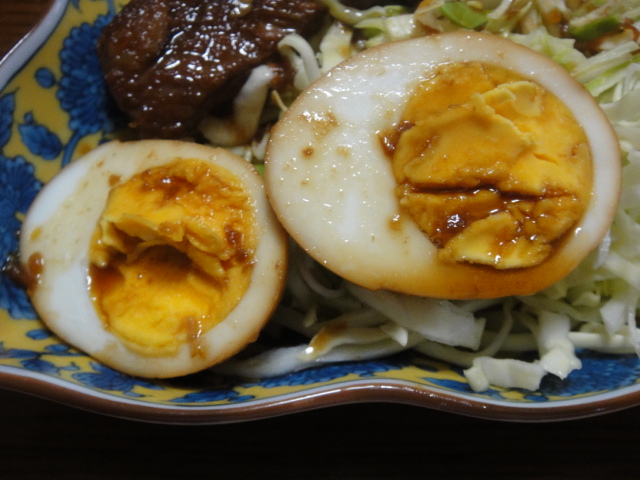 秋刀魚の開き、豚バラ肉の水煮と醤油煮、銀ダラの西京味噌漬け、塩ラーメンです。_a0143437_010456.jpg