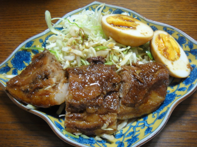 秋刀魚の開き、豚バラ肉の水煮と醤油煮、銀ダラの西京味噌漬け、塩ラーメンです。_a0143437_074567.jpg