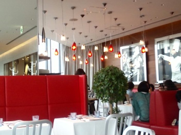 ブラッスリー ポールボキューズ French Cuisine \"Brasserie PAUL BOCUSE\"_e0069647_20102918.jpg