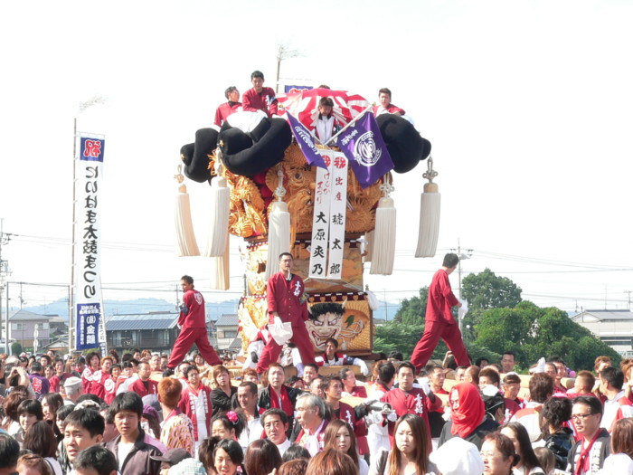 山根グランドのかきくらべ会場に向う太鼓台_f0085962_8425070.jpg