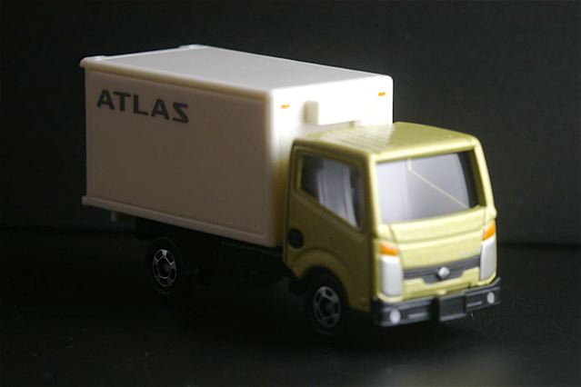 tomica /日産アトラス_b0126317_2224917.jpg