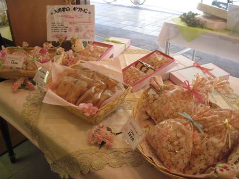 春爛漫イチゴのケーキ「カウベル立田屋」_b0140235_93839100.jpg