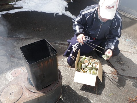 一斗缶で炭焼き Npo法人 鬼首山学校協議会 一斗缶で炭焼き Npo法人 鬼首山学校協議会