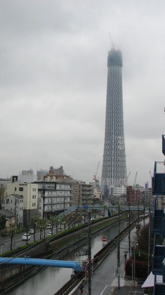 東京スカイツリー　４/１５(木）ただいま３４９ｍ_d0102505_12391876.jpg