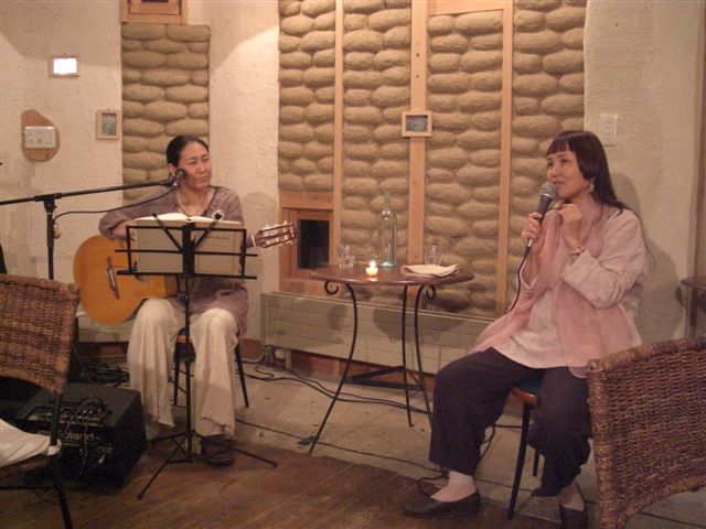 つぶつぶ　「ゆみこ＆Yoshie　の天女トーク＆ライブ」_d0099515_1833410.jpg