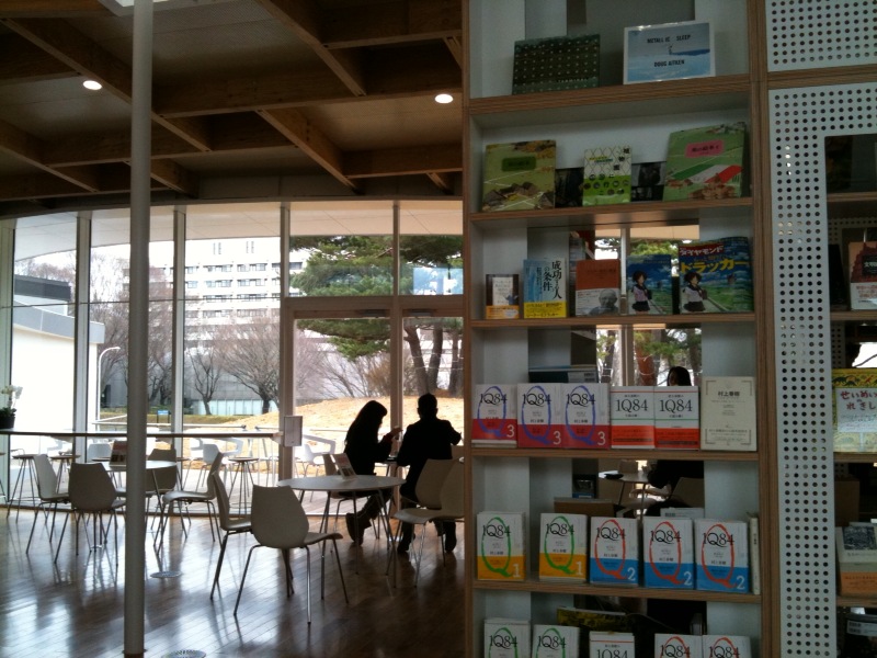 変わる大学キャンパス:工学部の\"BOOOK\"に行ってきました!_d0028322_23571057.jpg