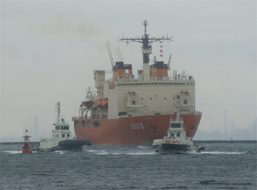 『YOKOSUKA軍港めぐり』砕氷艦「しらせ5003」号さんご帰還（後編）_c0147123_23123016.jpg