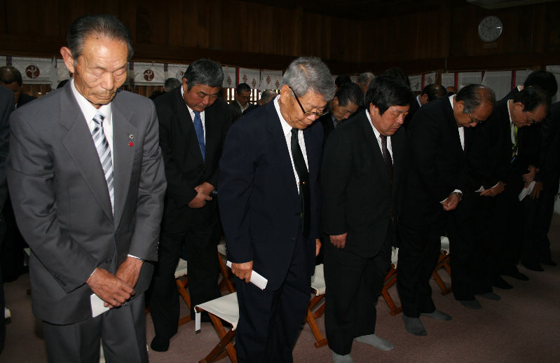 尾鷲神社で招魂祭、戦没者のご冥福を祈る・・・_e0111346_18552812.jpg