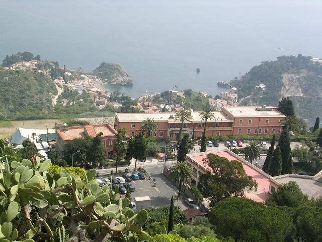 イタリア旅⑥⑦4月10,11日、タオルミーナ、チェファル観光_f0060461_1351582.jpg