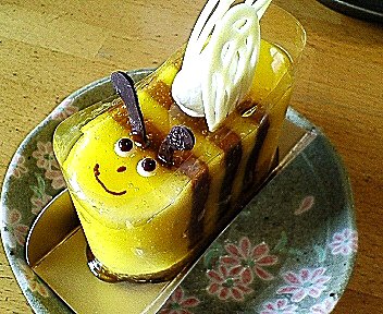 ユーハイムの ドイツのこどもの歌のケーキ とタカノの ショートケーキ Chokoballcafe