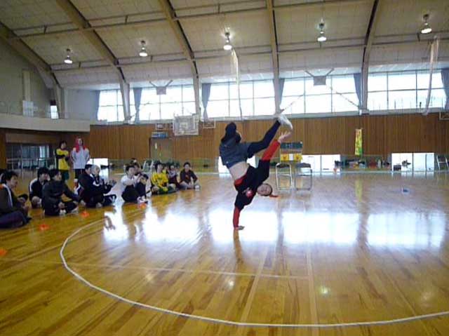 横田陽介 freestylefootball その2_b0087920_2350318.jpg