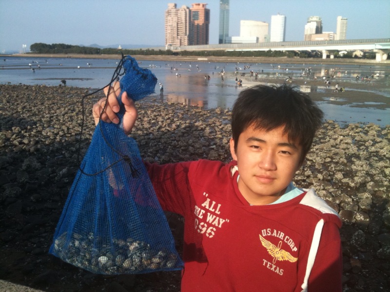 息子の週末　室見川で潮干狩り_f0201157_15185013.jpg