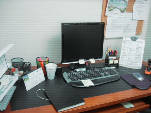 My new desk at work_e0103700_7163182.jpg