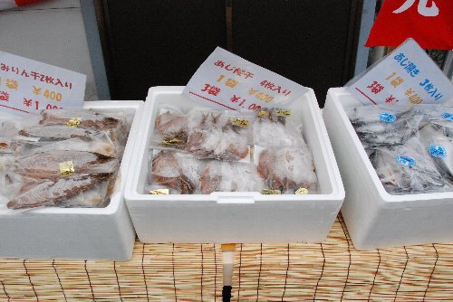 鮮魚の即売も。_f0231142_1410488.jpg