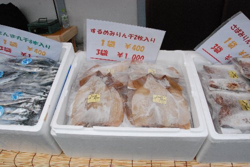 鮮魚の即売も。_f0231142_1411313.jpg