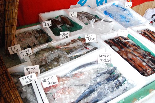 鮮魚の即売も。_f0231142_1452797.jpg