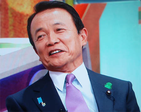 麻生太郎前総理スタジオ登場_e0165379_2230552.jpg
