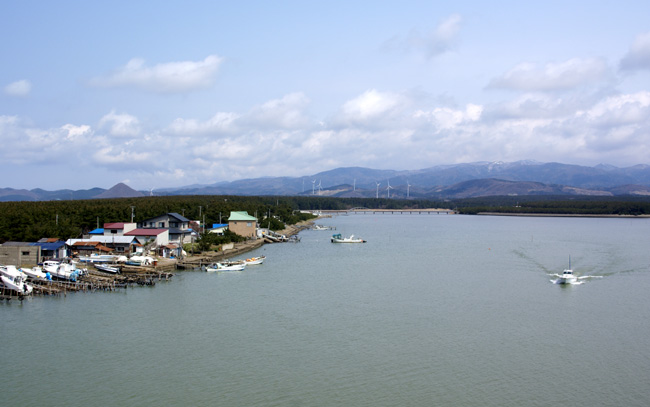 橋の上から・・十三湖と日本海♪_a0136293_15103540.jpg