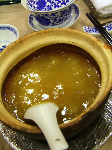 「上海2010 魚翅撈飯(ユーチーラオファン)のふかひれスープごはん」_a0000029_0544172.jpg