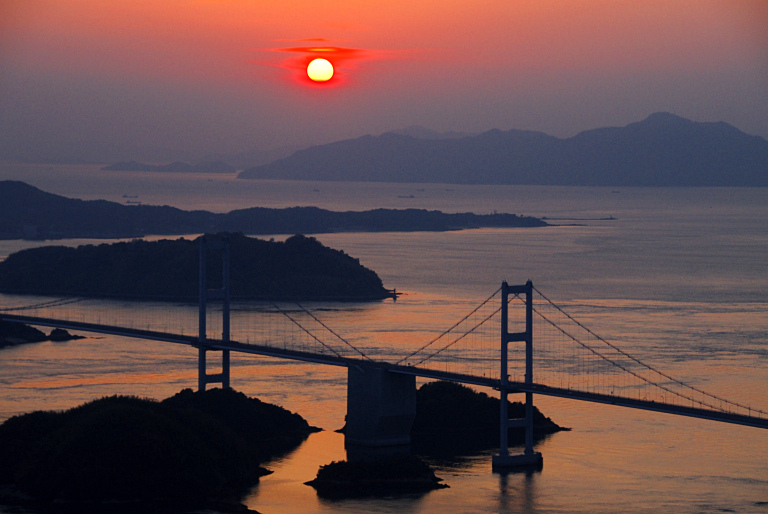 落陽の来島海峡 --2-- 20100417_a0050572_2252282.jpg