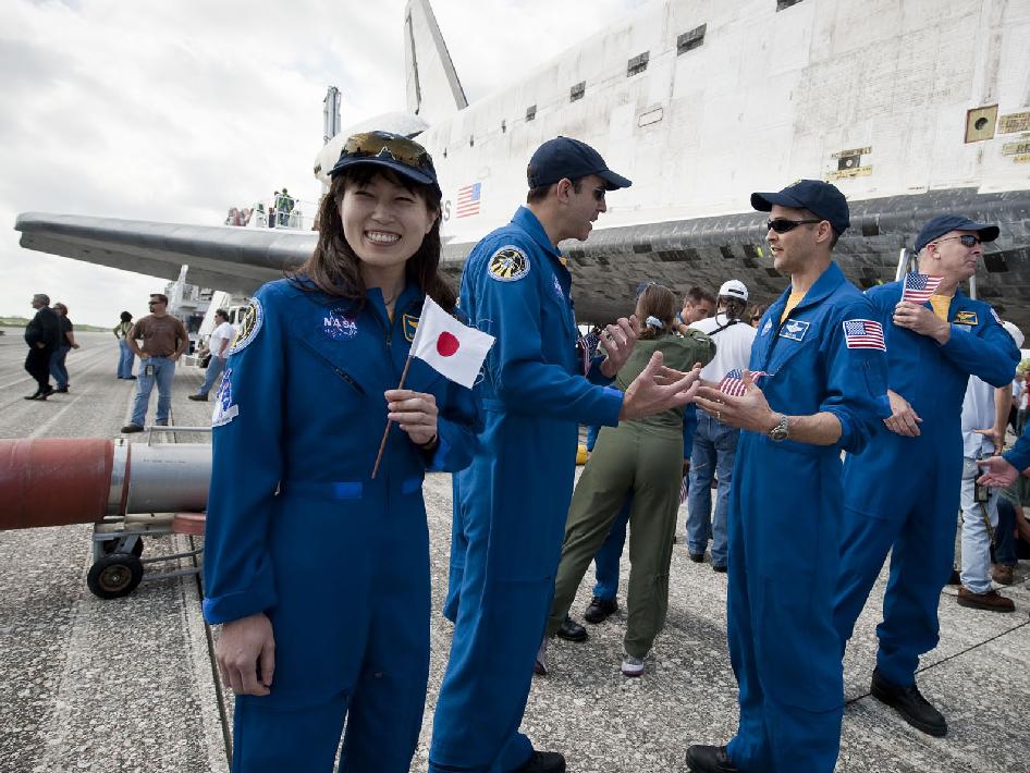 Space Shuttle Touch Donw_b0144323_85560.jpg