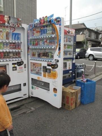 Vending machine for canned drinks_c0157558_22444741.jpg