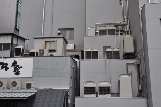 室外機萌え_e0171573_23513381.jpg