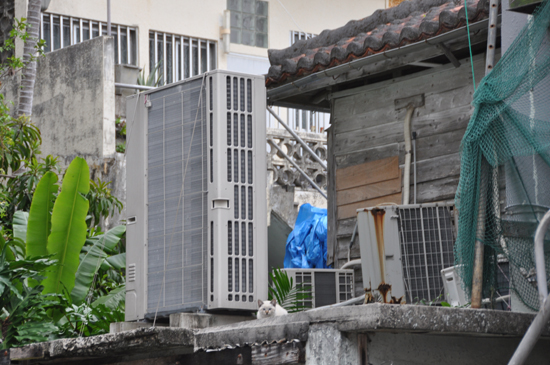 室外機萌え_e0171573_2352944.jpg