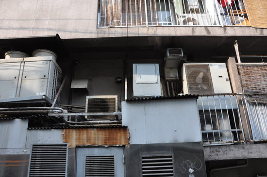 室外機萌え_e0171573_2353533.jpg