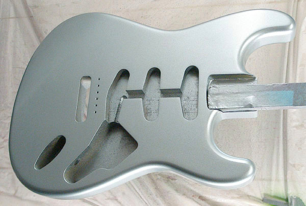 「Ice Blue Metallic」の「Traditionalcaster」を製作中!_e0053731_20103514.jpg