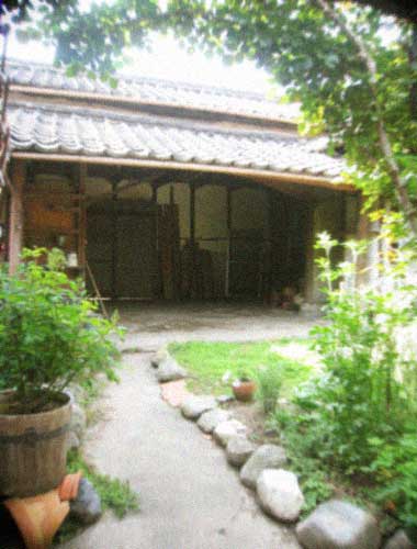 農具小屋のツバメと週末の山歩き。_d0077603_905123.jpg