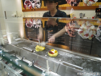 お初です!Cold Stone Creamery♪_c0134734_204997.jpg