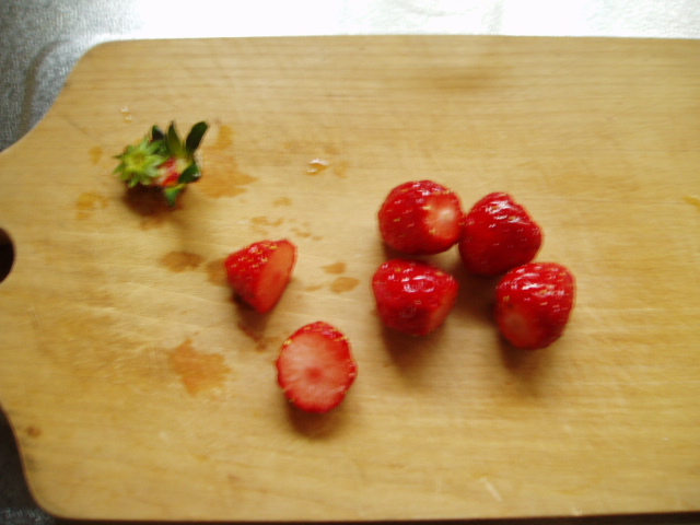 <イギリス菓子・レシピ> エルダーフラワーとイチゴのゼリー【Elderflower and Strawberry Jellies】_e0038047_194060.jpg