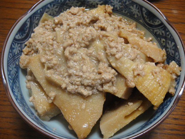 いただき物の筍尽くし、キングサーモンの西京味噌漬け、具沢山の徳島ラーメンです。_a0143437_5512730.jpg