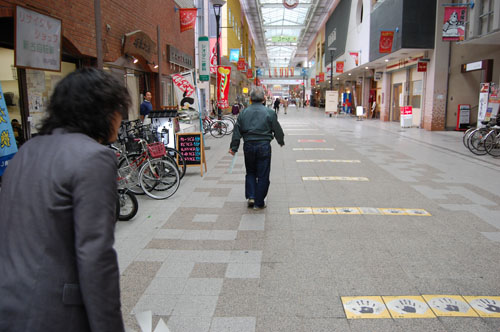 長田商店街のお店への挨拶とお願い＋ハナづくり　2010/04/27_c0216061_2381631.jpg