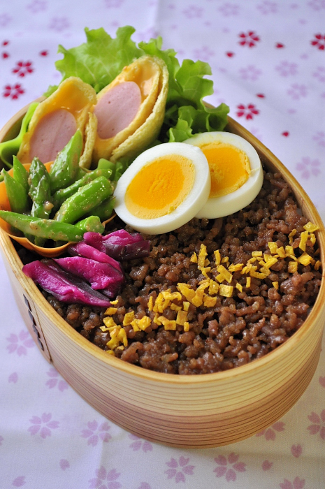 そぼろと揚げ巻きのお弁当_b0171098_8182749.jpg