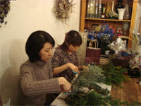 花修行 ~クリスマスのフレッシュリース~ _f0232060_19313863.jpg