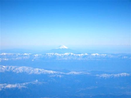 日本の屋根を眺めながら 空の旅と身近な風景